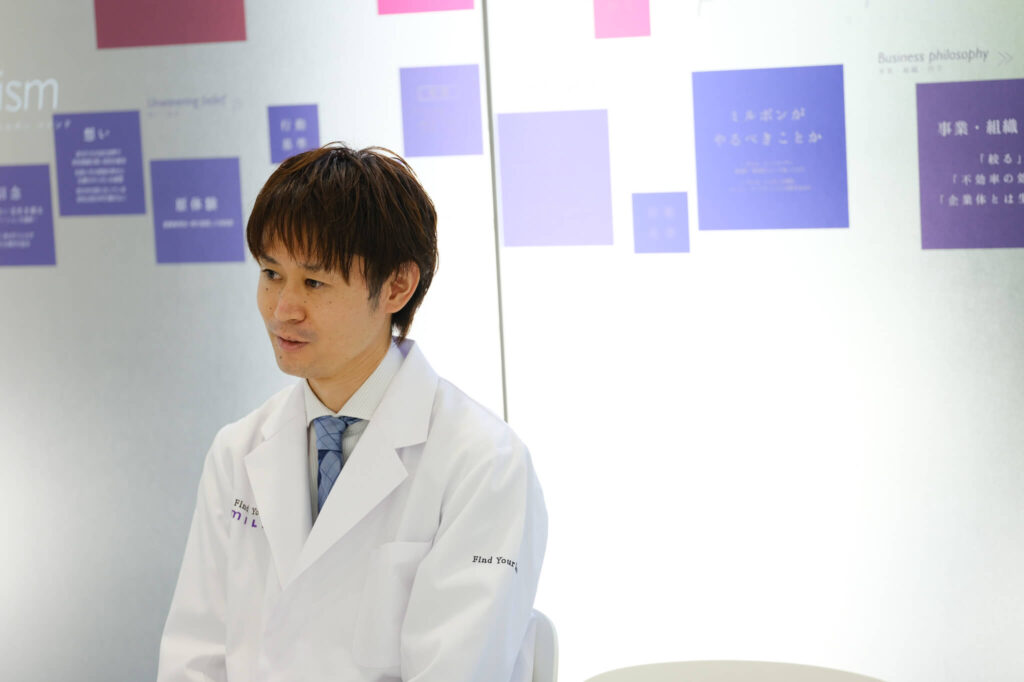 【白髪の予防と抑制】白髪には早めの頭皮ケアが有効？！　 ～ミルボンが徹底研究する白髪のひみつ～