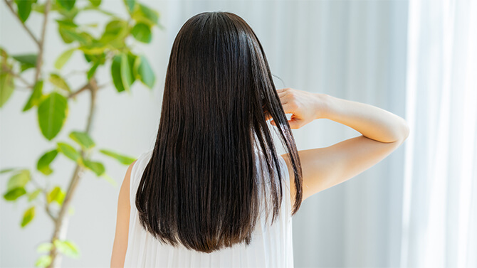 【ミルボン社員が解説】髪がサラサラになる4つの方法とおすすめアイテム