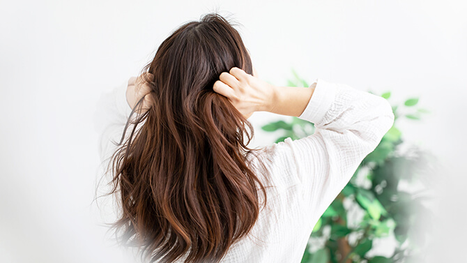 髪の量が多い人に向いているヘアケアは？おすすめアイテム5選も紹介